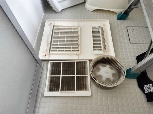 浴室換気扇清掃前_R
