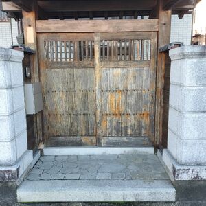 くぐり戸の洗浄前