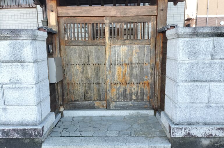 くぐり戸の洗浄前